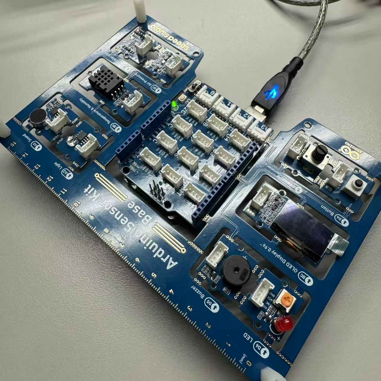 Connect to external devices equipped with various sensors.